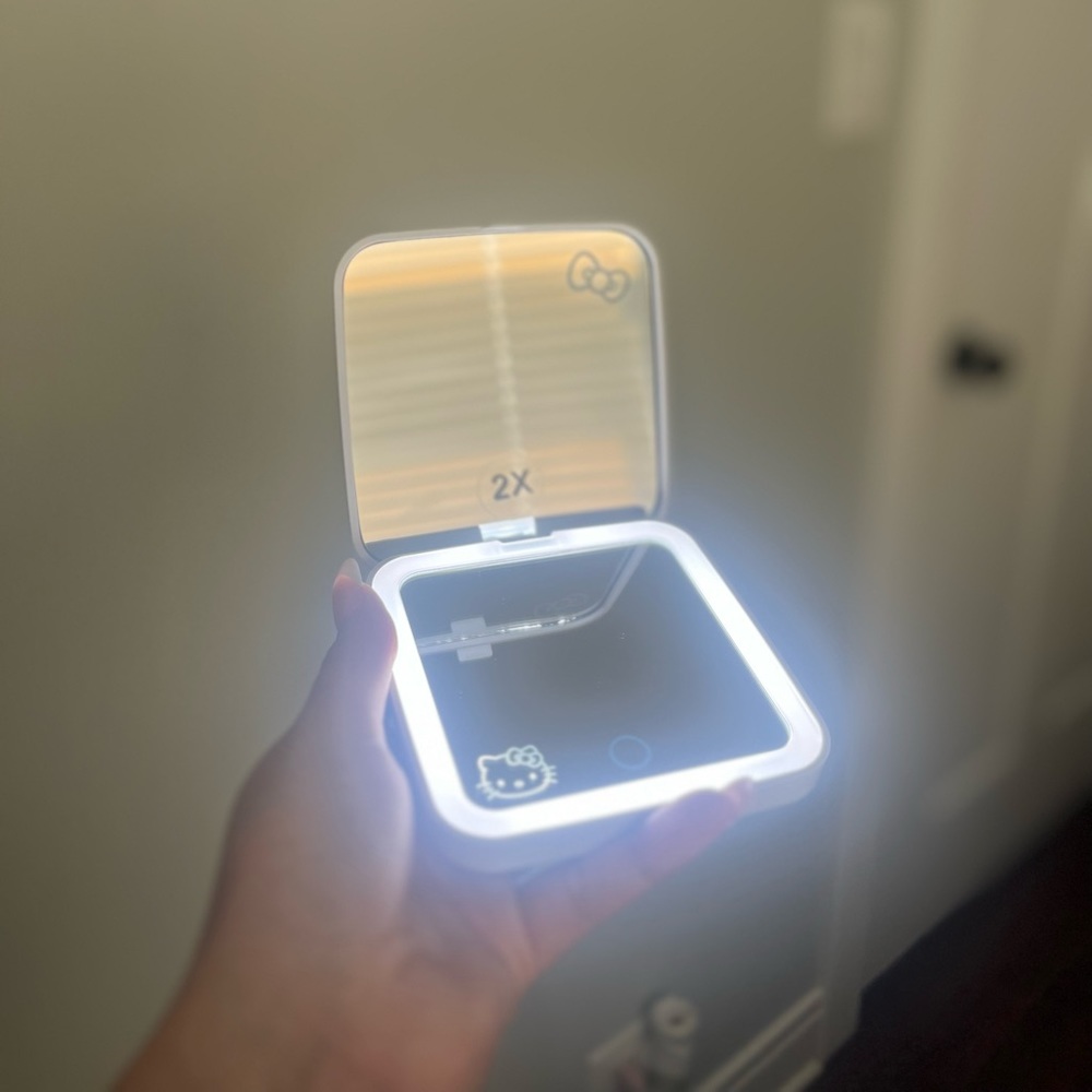 Hello Kitty On The Go Vanity NIB